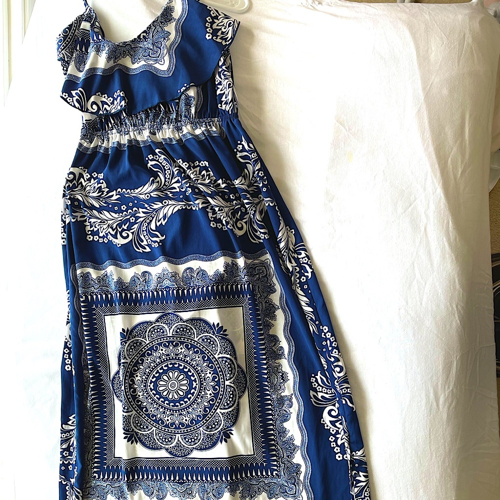 Blue pattern maxi dress